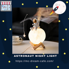 Load image into Gallery viewer, Astronaut Night Light