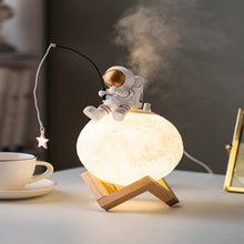 Load image into Gallery viewer, Astronaut Night Light